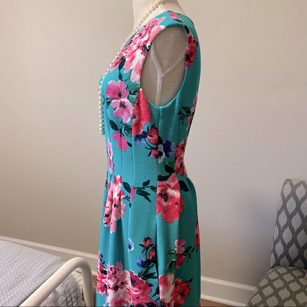 Knee length floral teal + pink fit and flare feminine dress by Jessica Howard - Picture 4 of 6